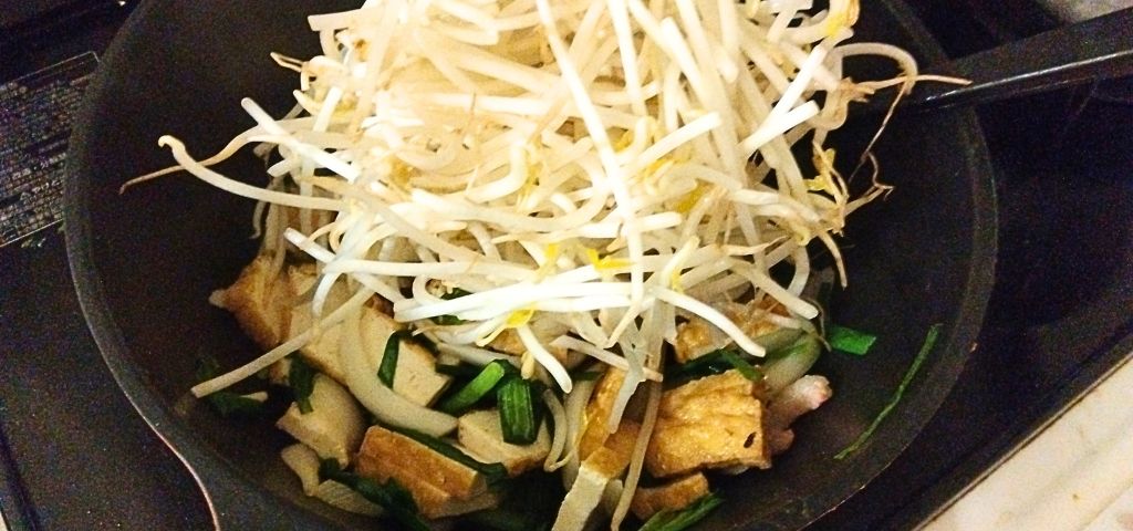 パッタイの野菜では、もやしを最後に入れます