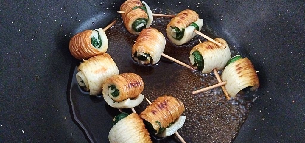 ちくわと大葉をクルクル巻いて照り焼きにしています