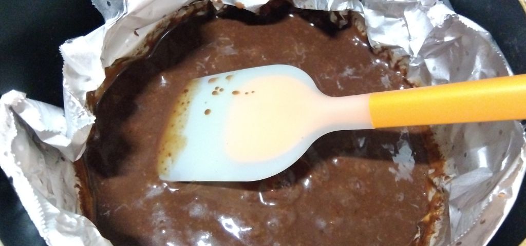 チョコレートを溶かしています