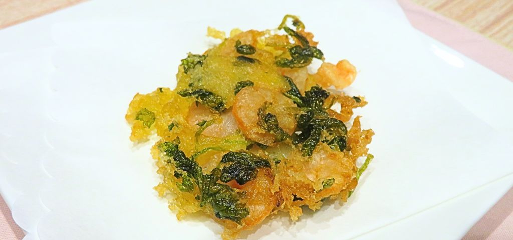 エビと三つ葉のかき揚げ盛り付け