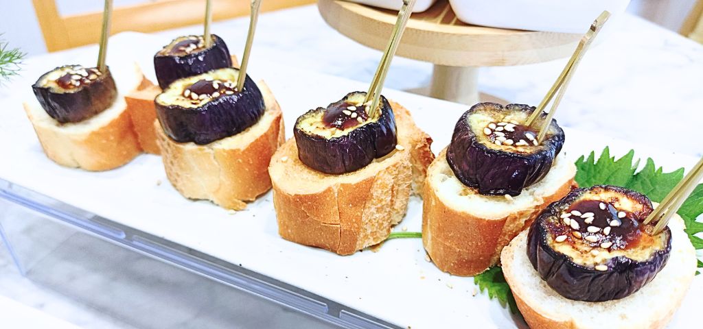 なす田楽を松葉串のピンチョスにしました
