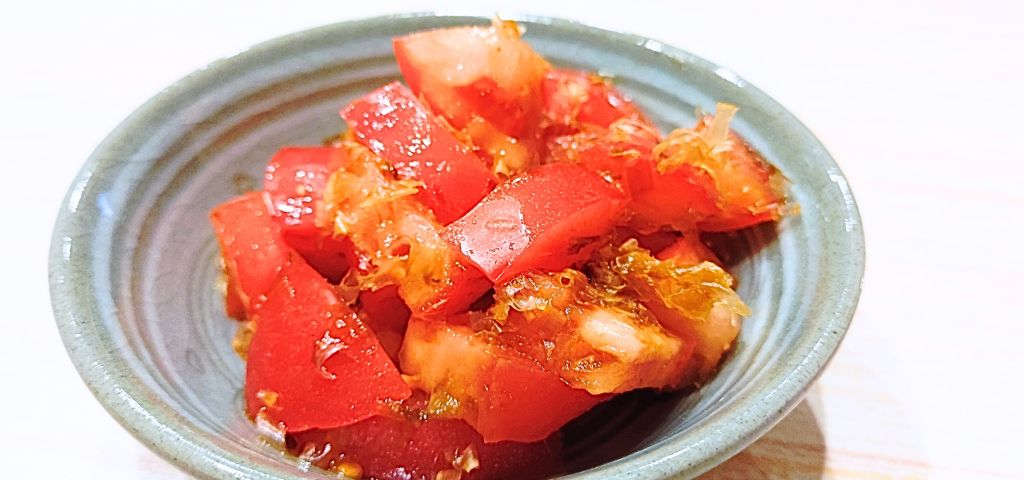 トマトのおかか和えの盛り付け