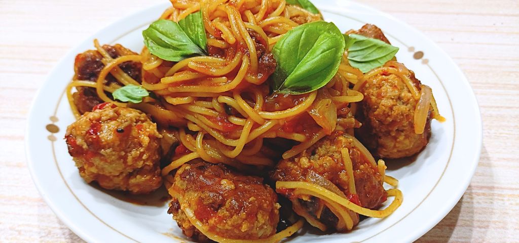 ミートボールパスタの盛り付け