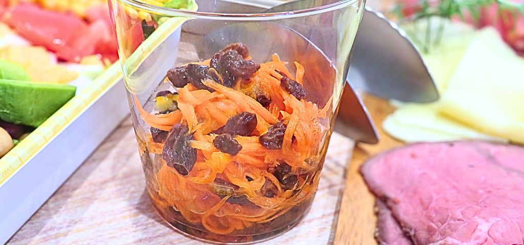 キャロットラペの盛り付け