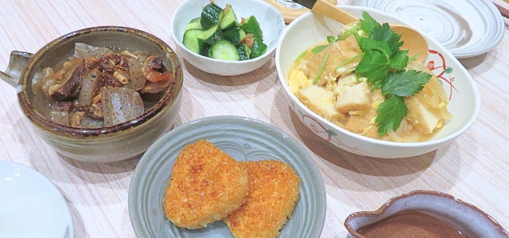 ぼっかけの献立 厚揚げの卵とじときゅうりの梅和え、しめは出汁茶漬け