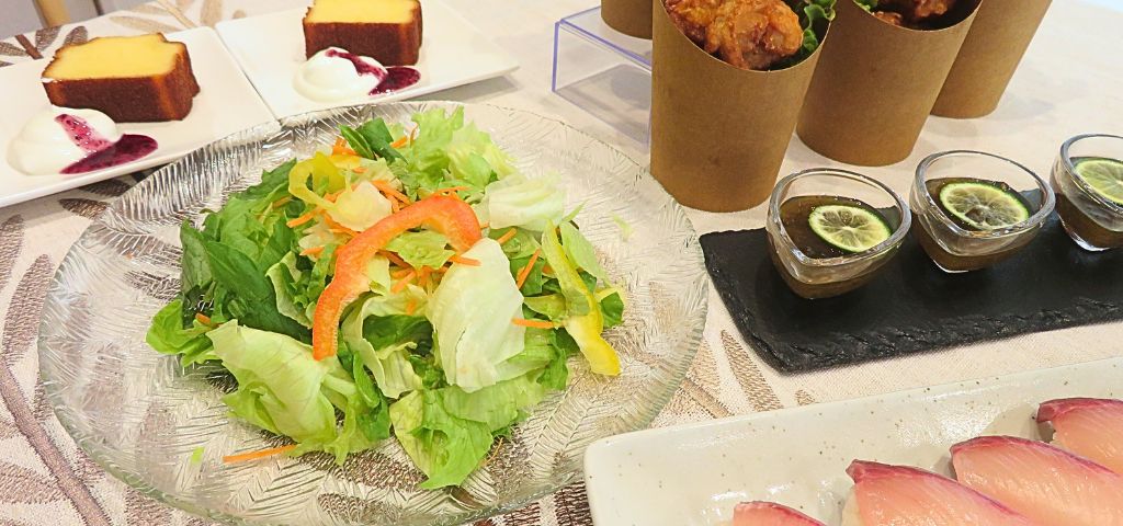 スーパーの総菜をリッチに盛り付ける方右方