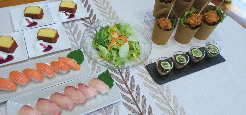 スーパーのお惣菜を盛り付けただけのパーティー献立