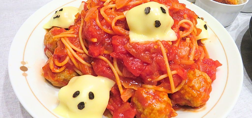 ハロウィン仕様のおばけミートボールスパゲティ