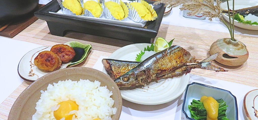 秋の和食のおもてなし風テーブルコーディネート