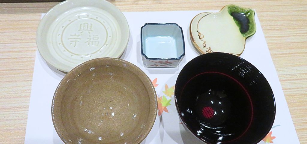 秋の和食で一人分のテーブルセッティング