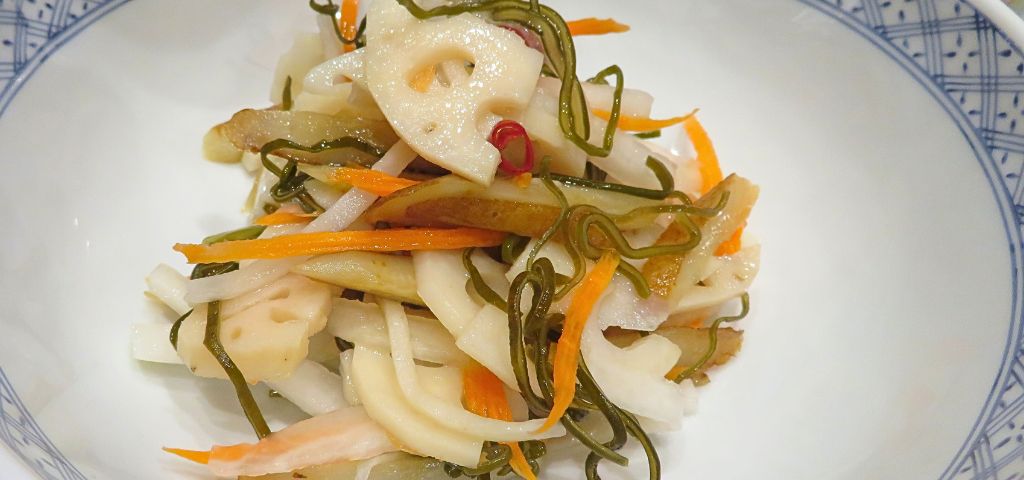 福岡県の郷土料理あちゃら漬けの盛り付け