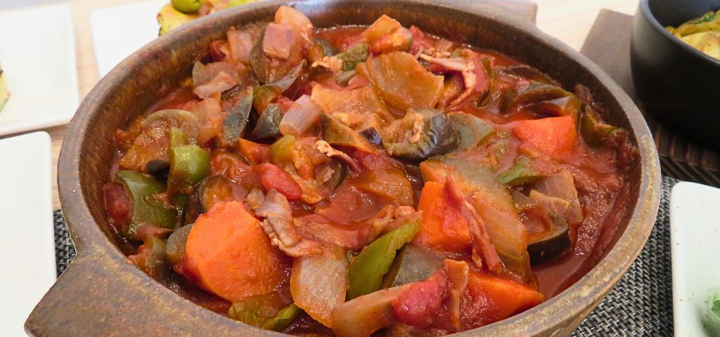 チキンのトマト煮込みの献立