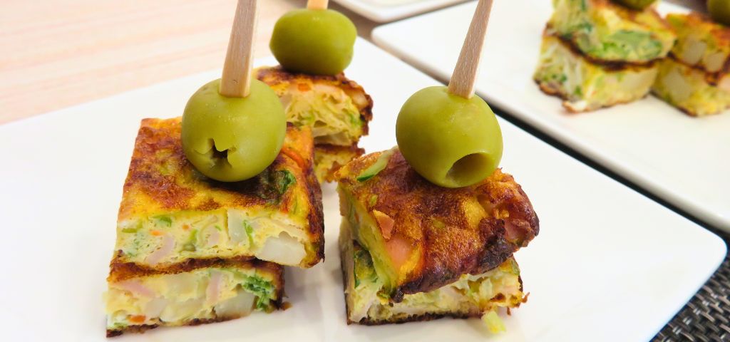 オリーブとスパニッシュオムレツのピンチョス