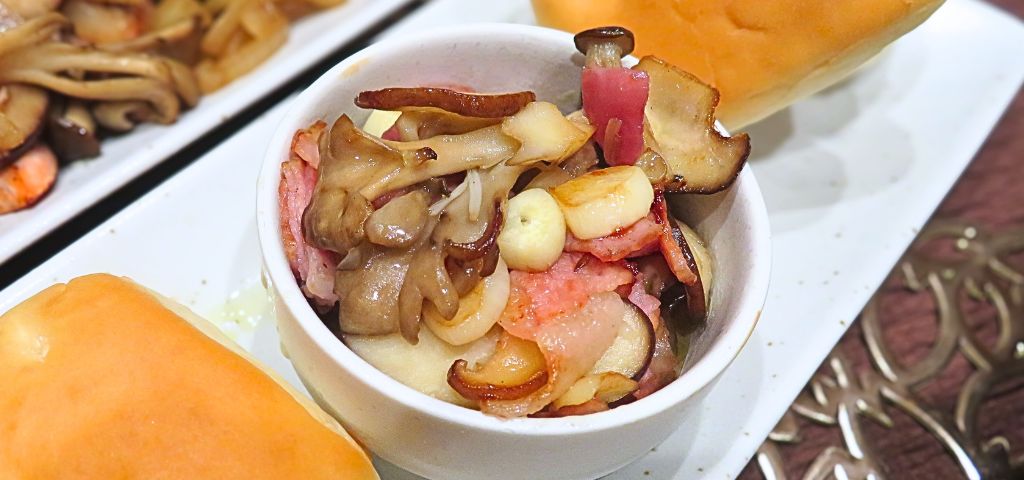 秋のパーティー献立:きのこのアヒージョ