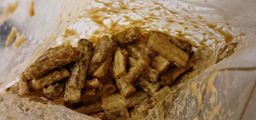 片栗粉と薄力粉をまぶしました