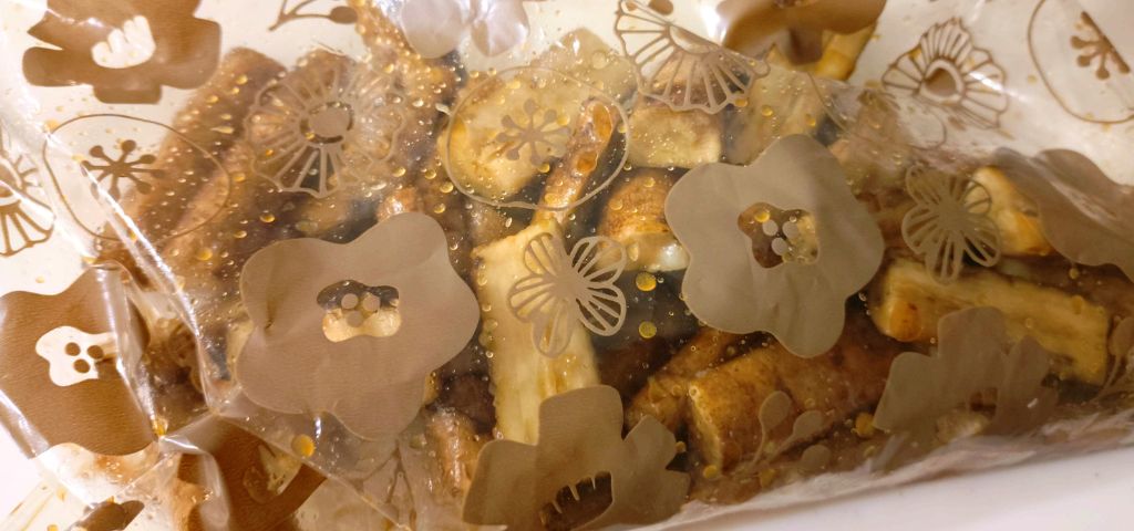 ごぼうに調味料を揉みこみました