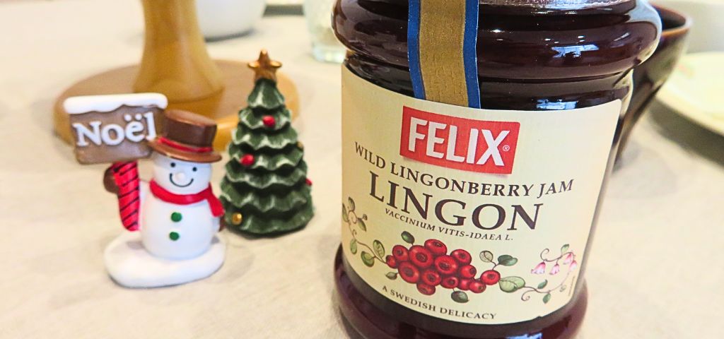 リンゴンベリー(コケモモ)ジャムとクリスマスのあしらい