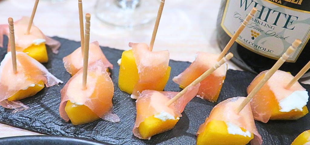 生ハムとクリームチーズと柿のピンチョス