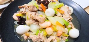 八宝菜の盛り付け