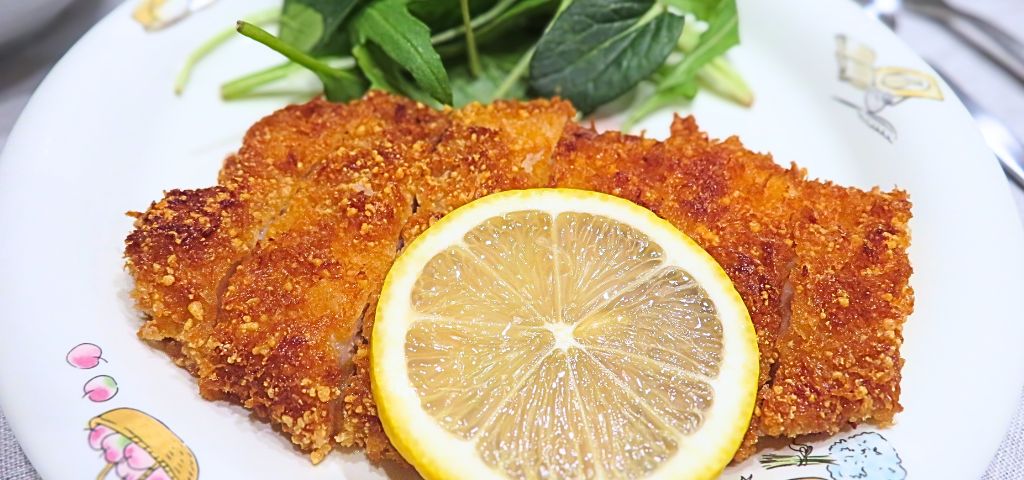 ミラノ風カツレツの盛り付け