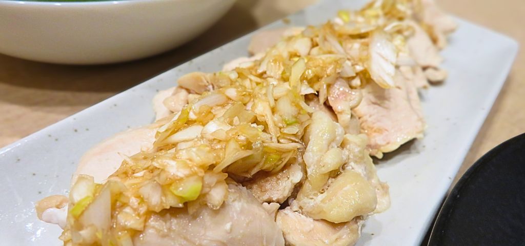 よだれ鶏の盛り付け