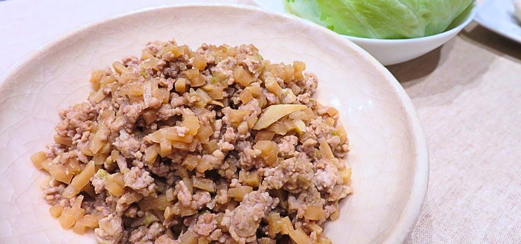 ひき肉のレタス包み盛り付け