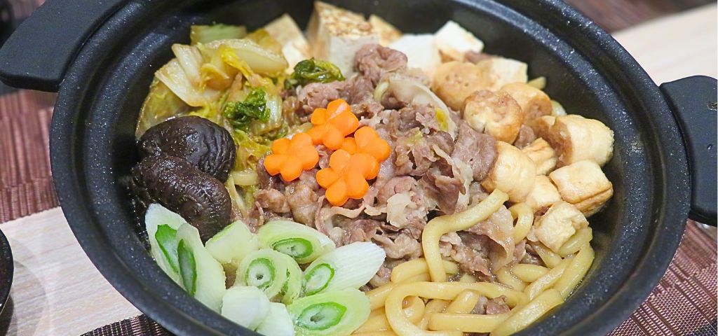 すき焼きうどんの盛り付け