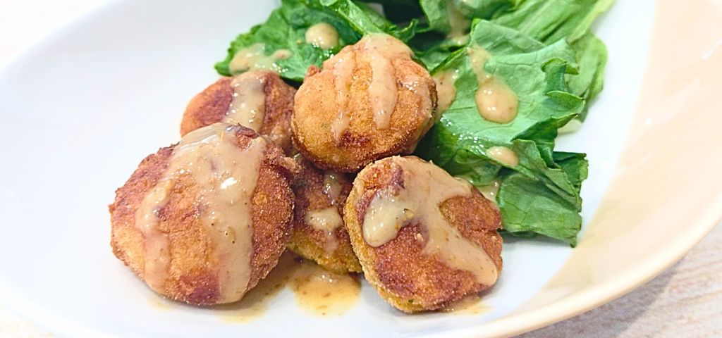 100%植物性のひよこ豆コロッケ盛り付け