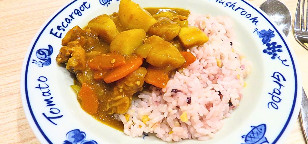 パパ作カレーを雑穀米と合わせました