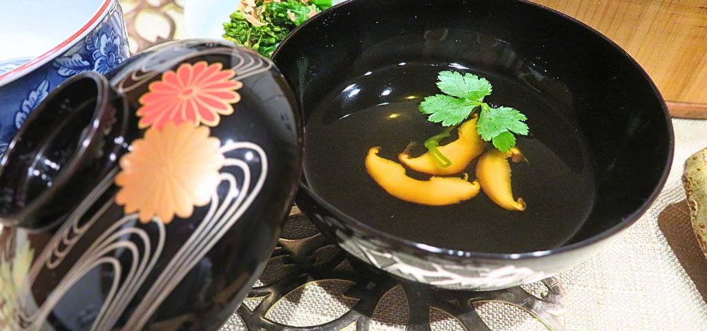 しいたけと結び三つ葉のお吸い物