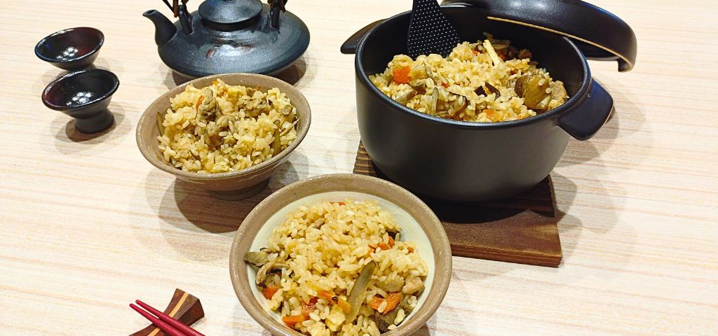 おうち居酒屋の〆に鶏五目御飯を出しました。