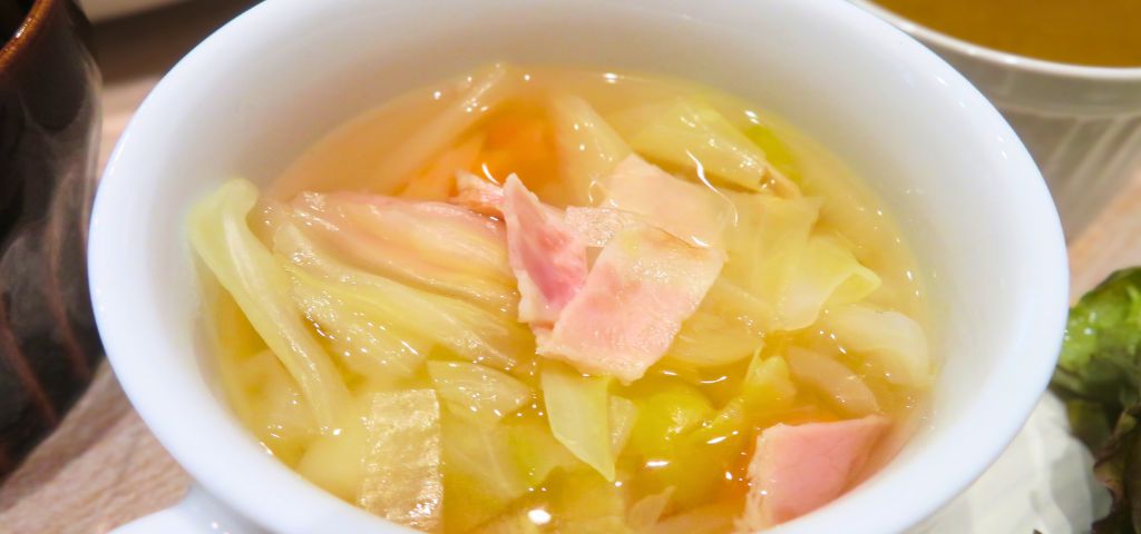 ビリヤニとの相性が良い野菜のコンソメスープ