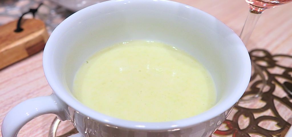 ポタージュスープの盛り付け