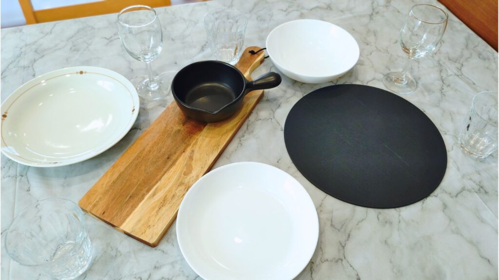 冷凍食品を乗せるパーティーの器