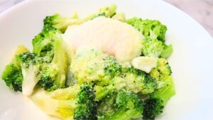 冷凍食品縛りのパーティー：冷凍ブロッコリーのシーザーサラダ