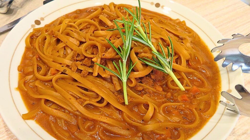 フライパンと水があれば作れる業務スーパーのボロネーゼパスタ