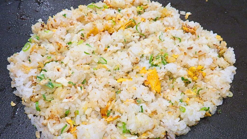 大人が楽しむホットプレートパーティー：〆のチャーハン