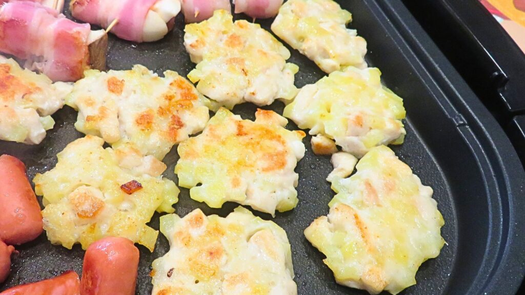 子供が喜ぶホットプレートパーティー：ハッシュドチキンポテト