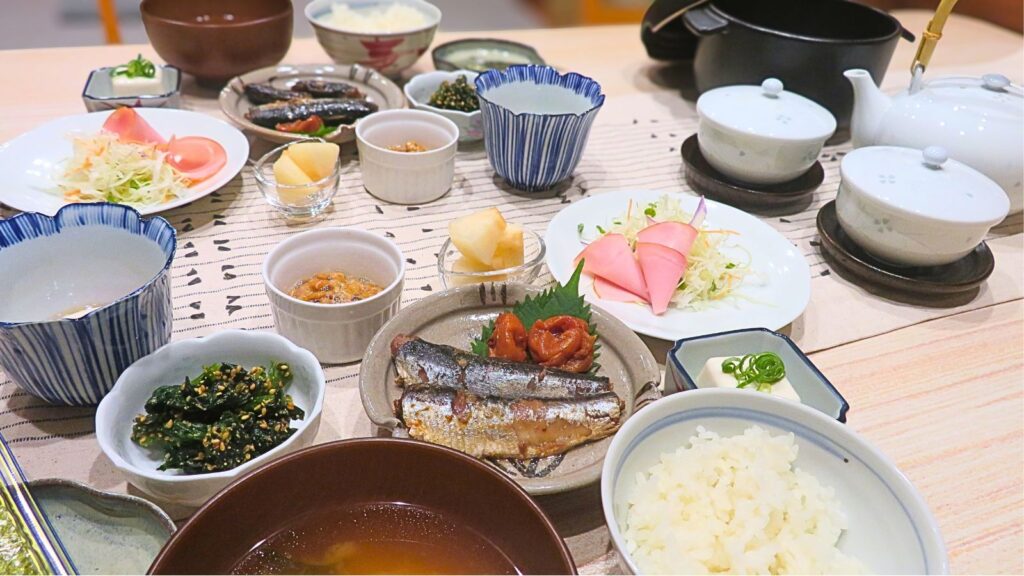 旅館の朝食風に朝ごはんを並べてみました