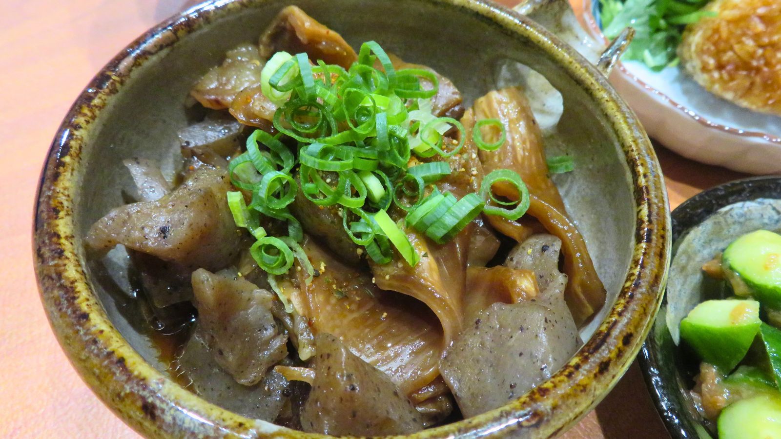 牛すじ煮込みの献立：ぼっかけを口付き椀に入れています