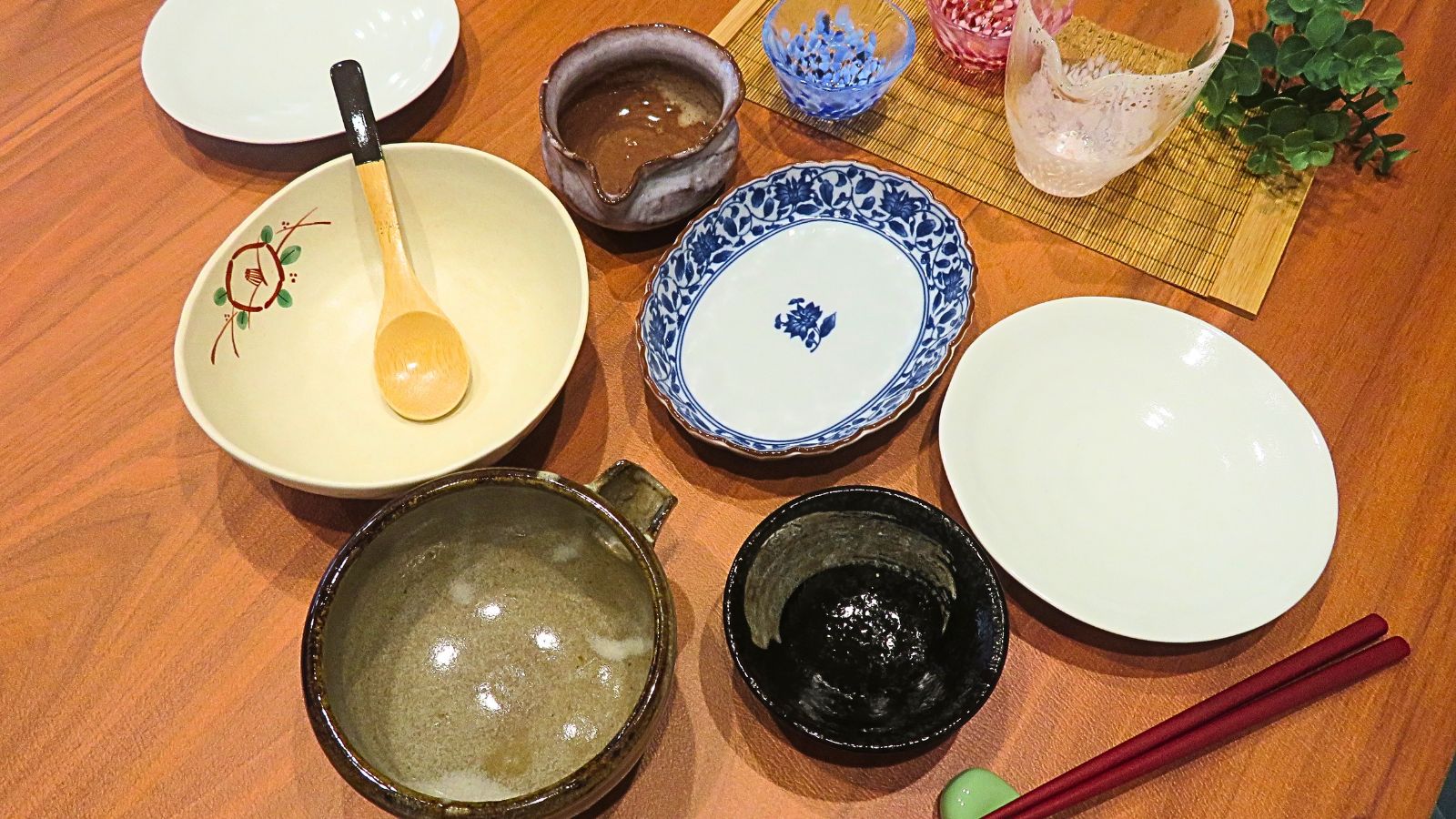 牛すじ煮込みの献立：テーブルコーディネート