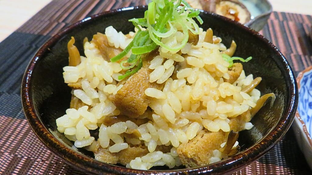 ワンパン晩酌ばんごはん：まいたけとお揚げの混ぜご飯