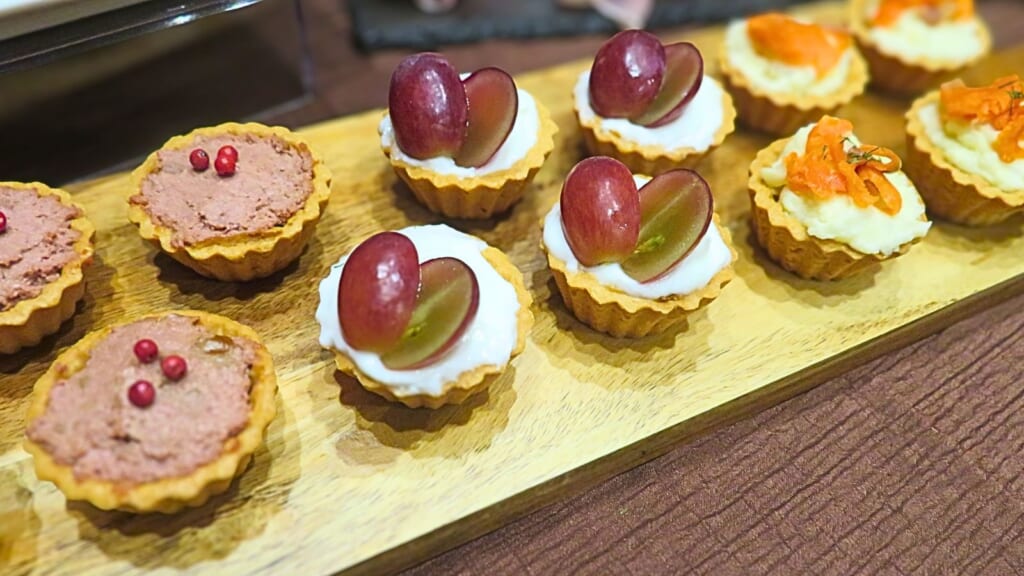 3種のミニタルト:カルディのミニタルトにおかずを詰めました